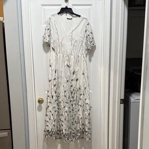 BloomChic Elegant White and Gray Long Sleeve Dress